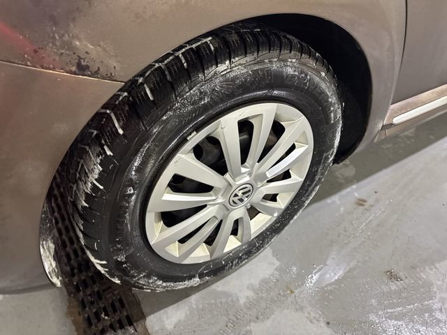 Used 2012 Volkswagen Beetle 2.5 image 27