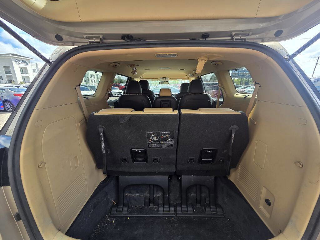 Used 2017 Kia Sedona LX w/ LX Essentials Premium Package image 27