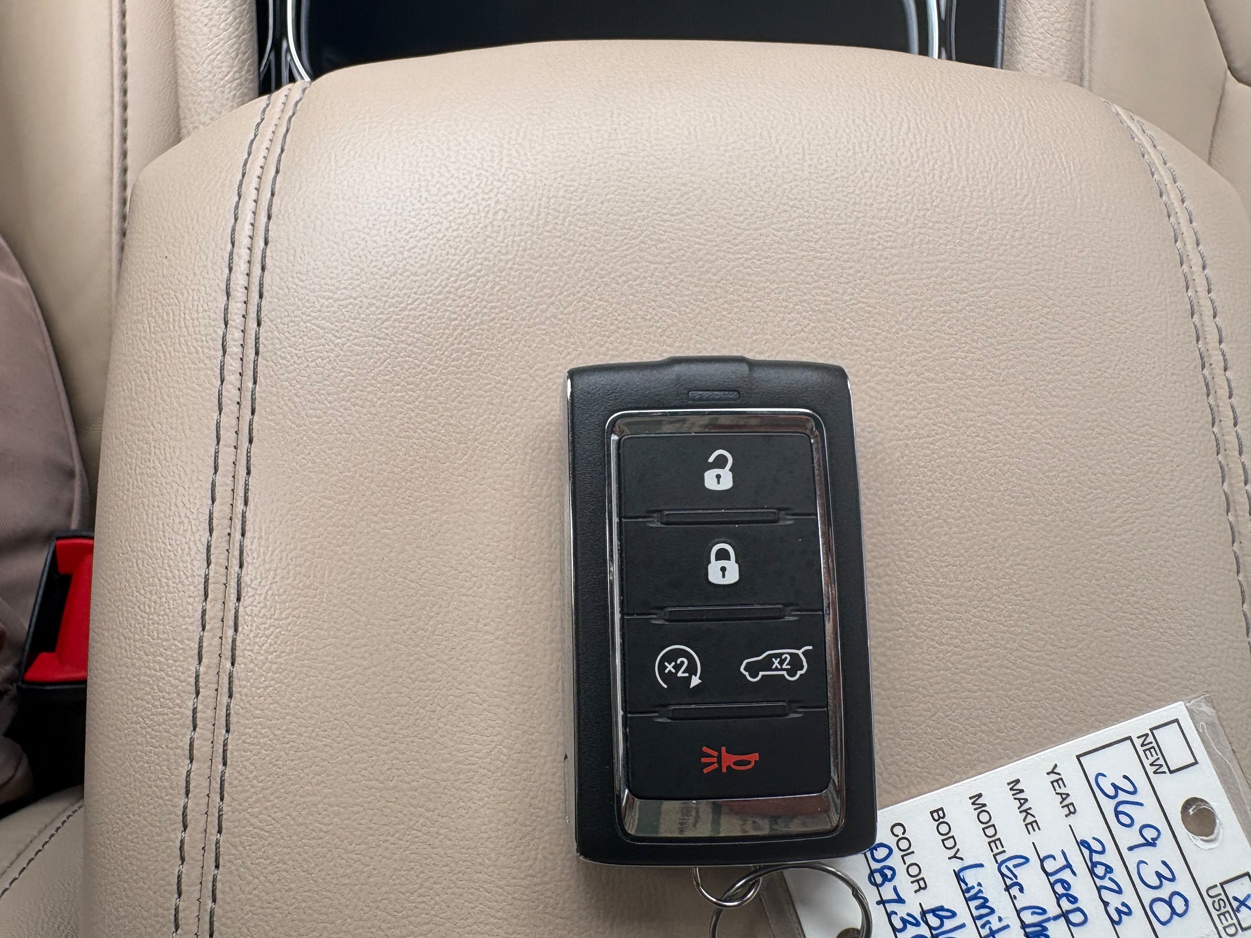 Used 2023 Jeep Grand Cherokee L Limited AWD/4WD image 29