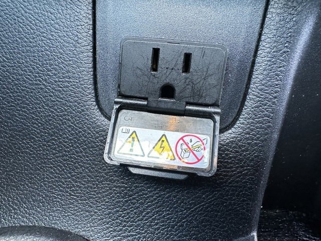 Used 2015 Jeep Wrangler Unlimited Sahara w/ Connectivity Group image 26