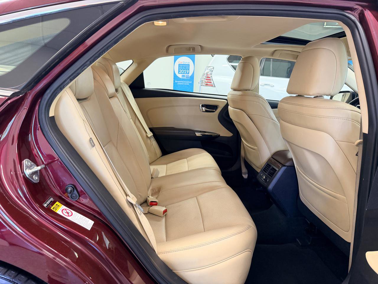 Used 2015 Toyota Avalon Limited FWD image 29