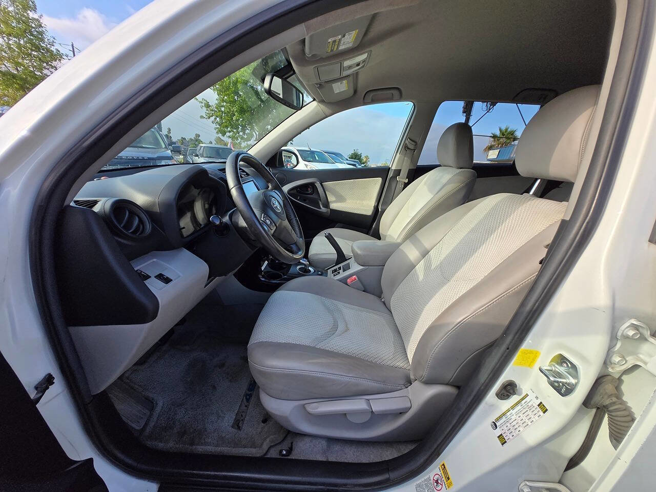 Used 2012 Toyota RAV4 EV image 21
