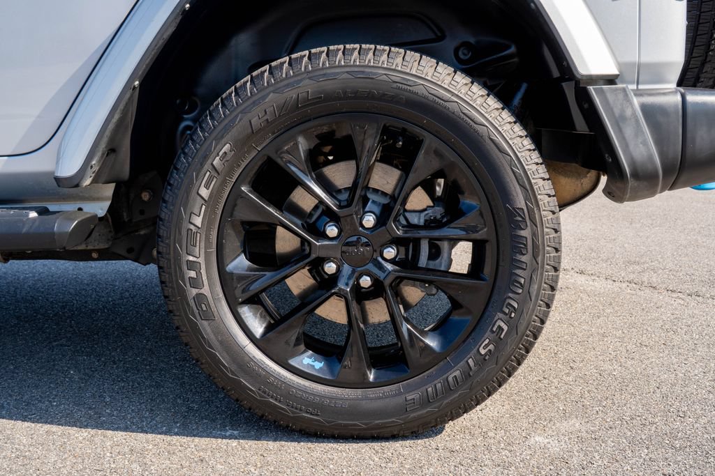 Used 2023 Jeep Wrangler Unlimited Sahara AWD/4WD image 32