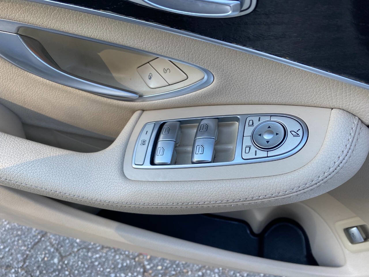 Used 2017 Mercedes-Benz C 300 4MATIC Sedan image 17