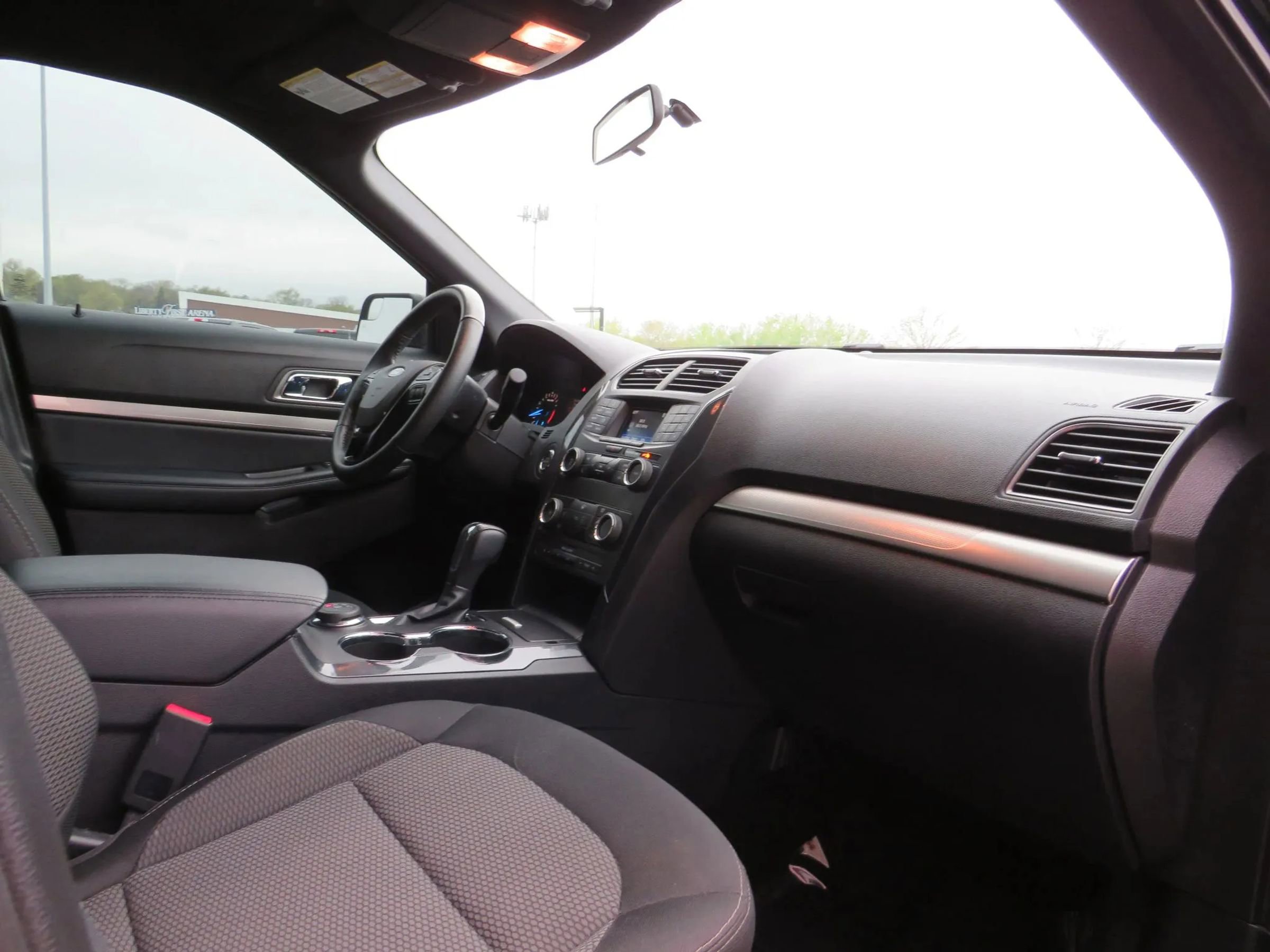 Used 2018 Ford Explorer XLT image 12