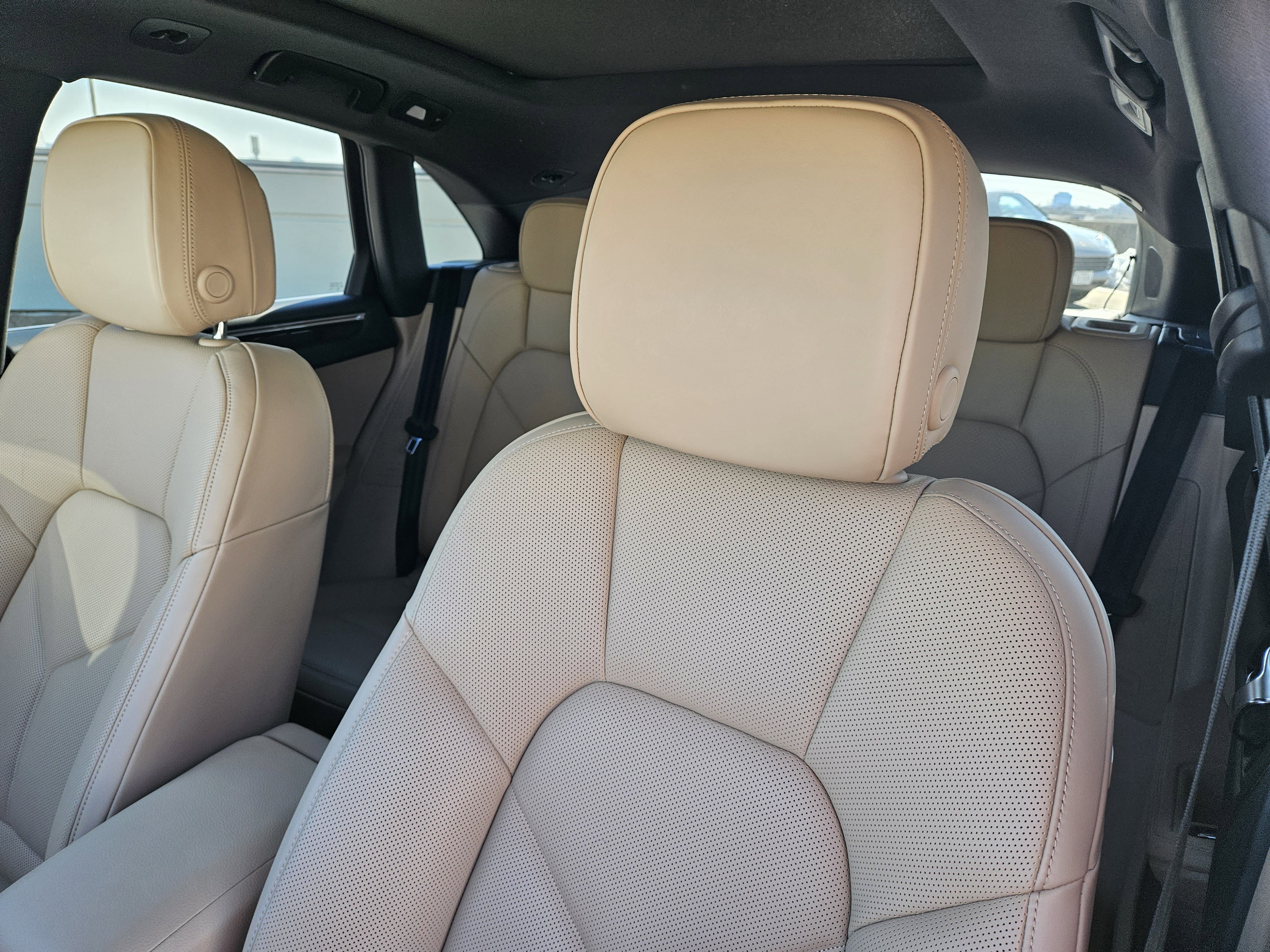 Certified 2025 Porsche Macan S image 6