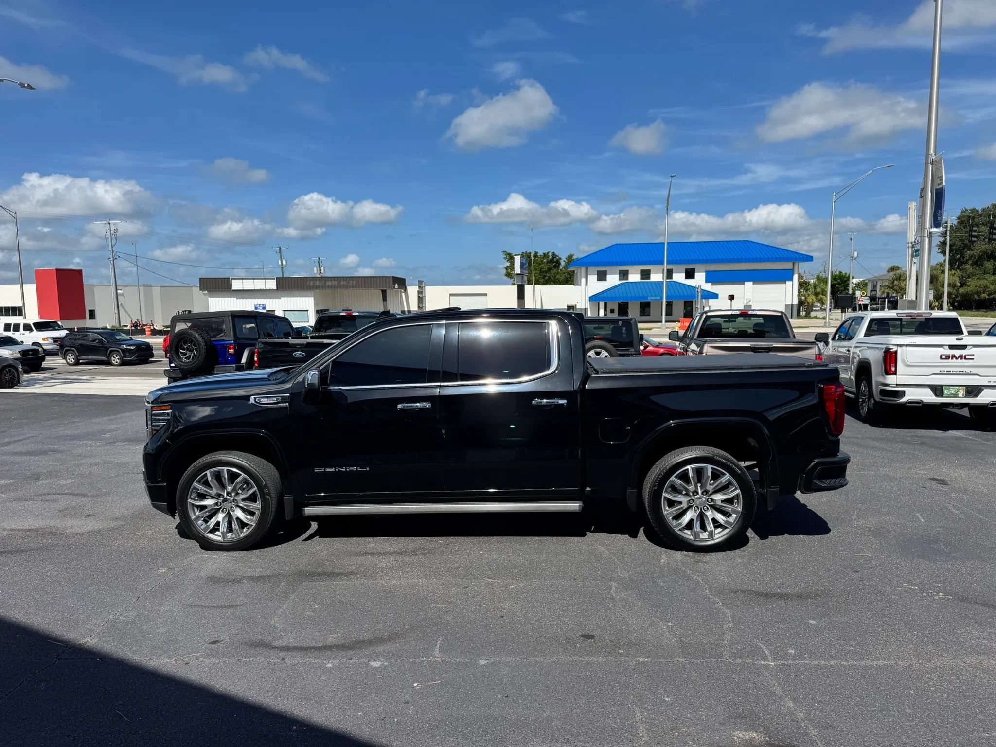 Used 2024 GMC Sierra 1500 Denali w/ Denali Reserve Package AWD/4WD image 6