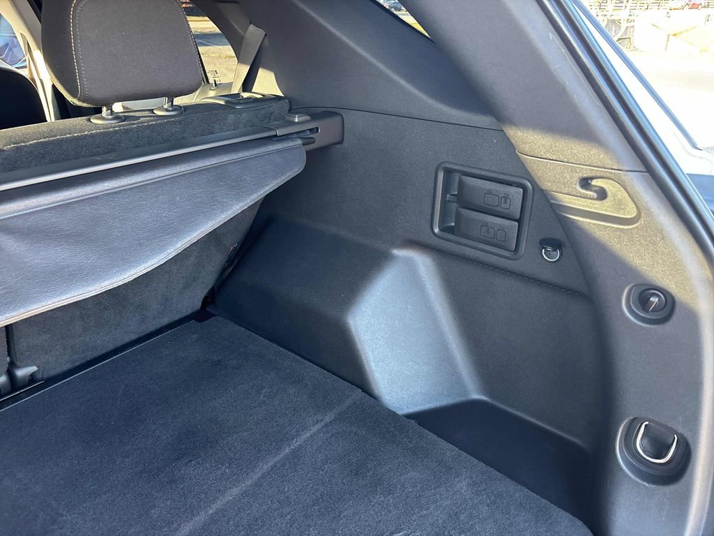 Used 2021 Chevrolet Equinox LT w/ Driver Convenience Package image 41