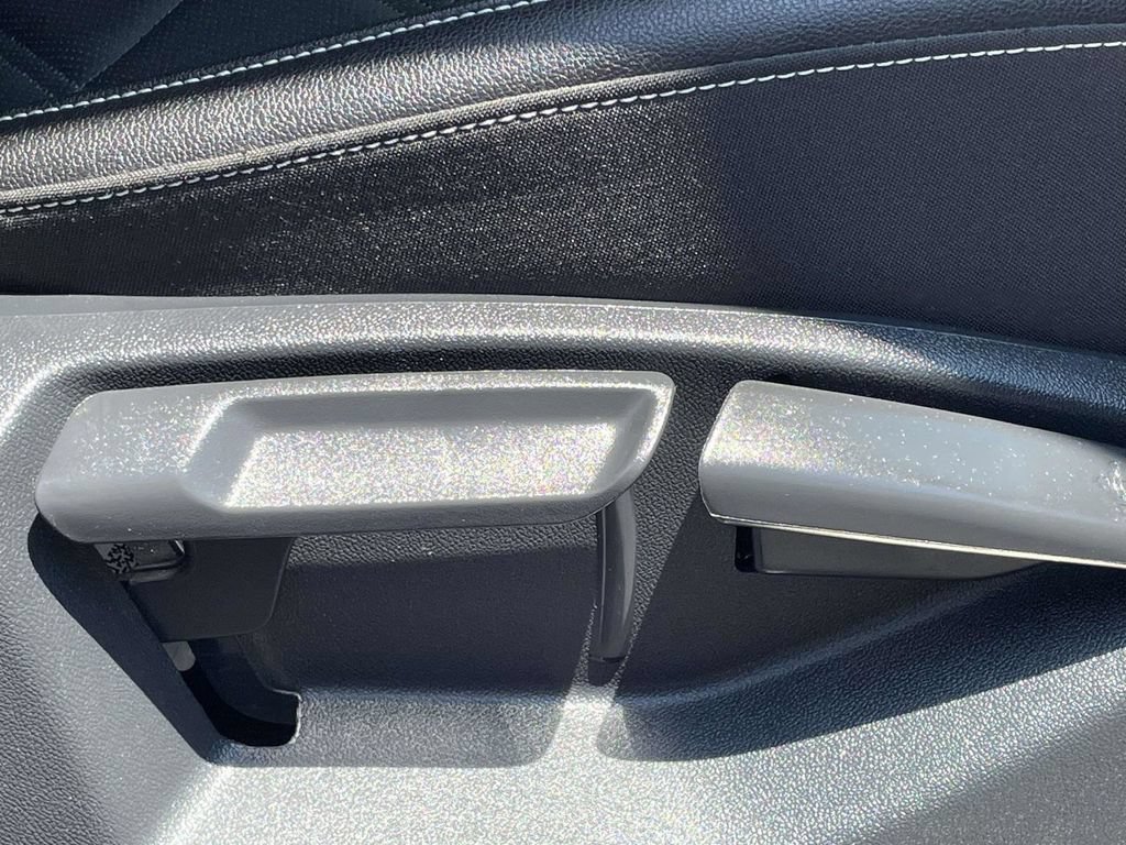 Used 2025 Volkswagen Atlas SE FWD image 16