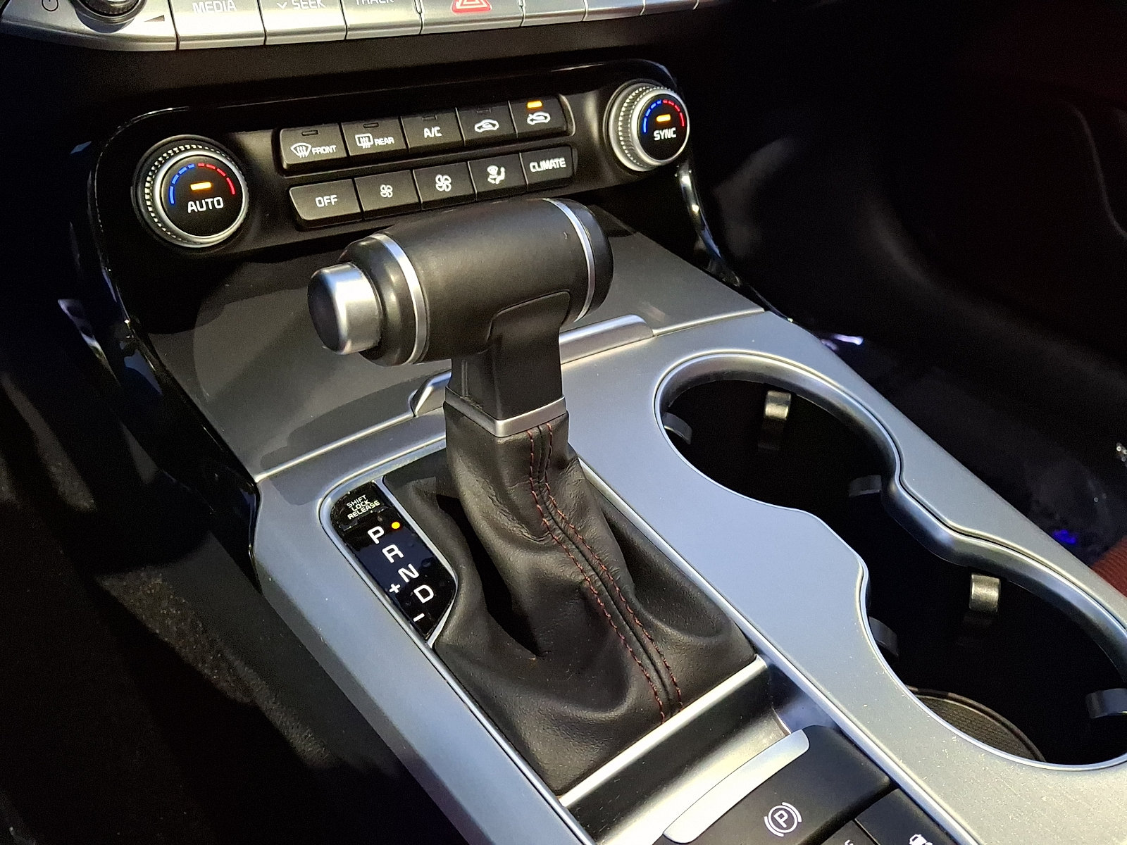 Used 2019 Kia Stinger GT1 RWD image 17