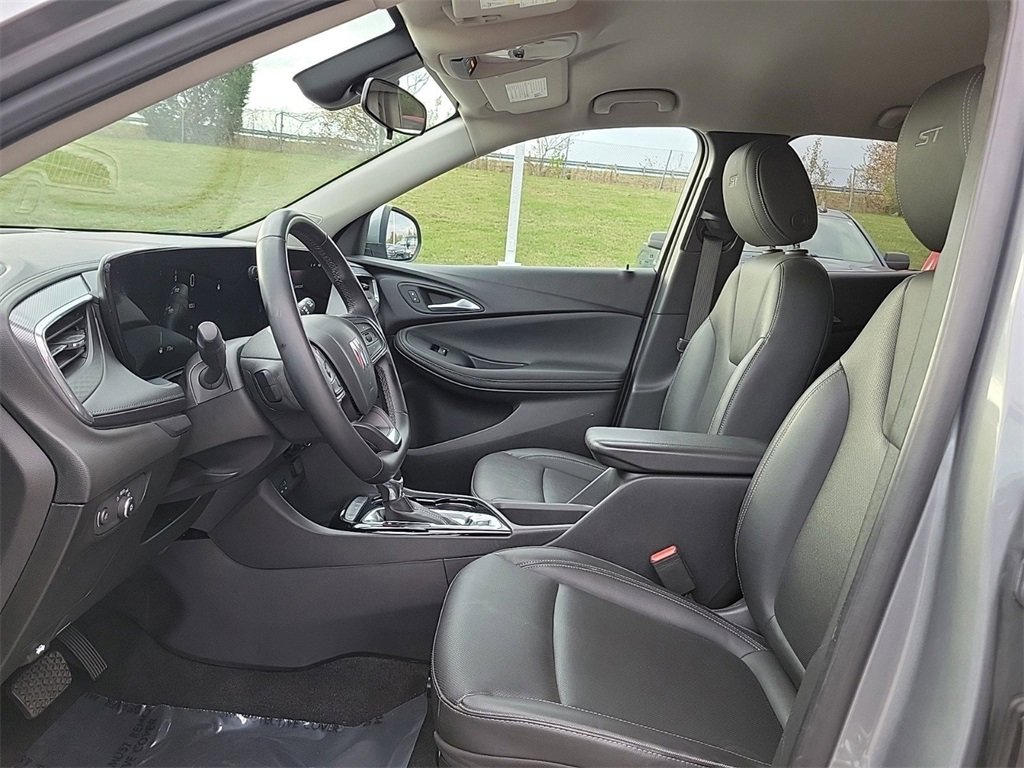 Used 2024 Buick Encore GX Sport Touring image 15