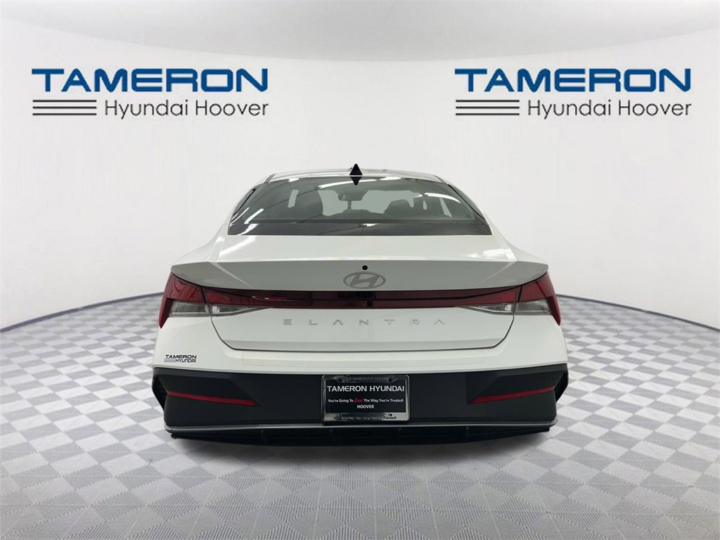Used 2024 Hyundai Elantra SEL image 4