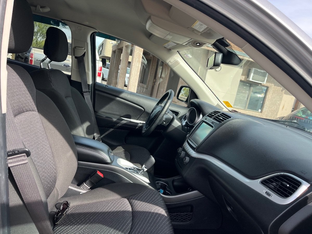 Used 2019 Dodge Journey SE FWD image 17