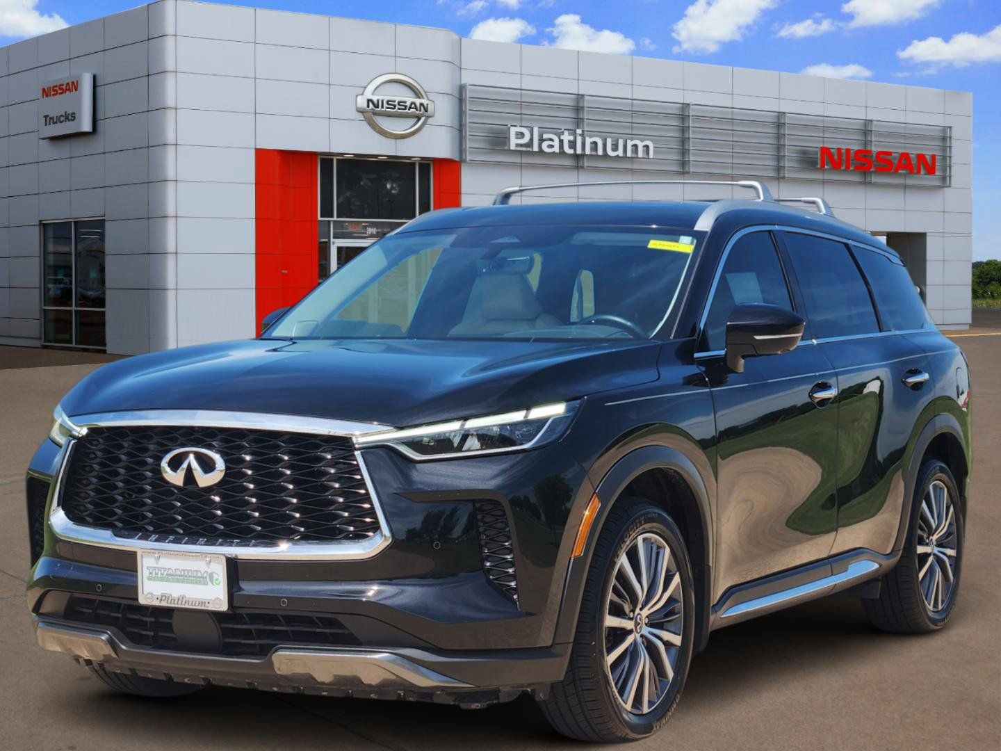 Used 2023 INFINITI QX60 Sensory w/ Cargo Package AWD/4WD image 2