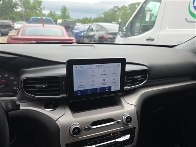 Used 2023 Ford Explorer XLT w/ Equipment Group 202A AWD/4WD image 4