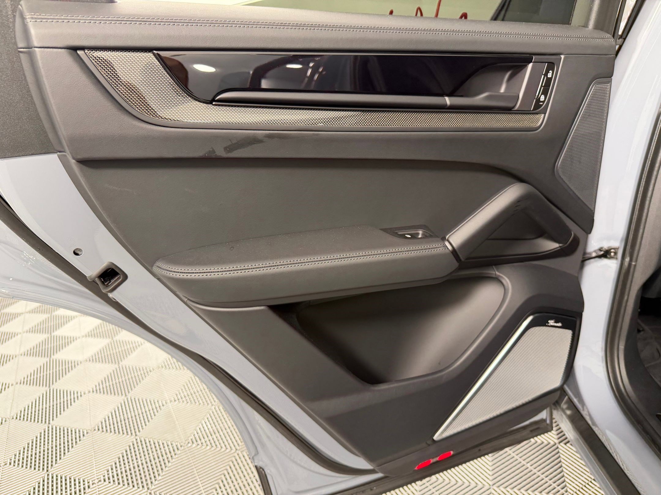 Certified 2025 Porsche Cayenne GTS image 17