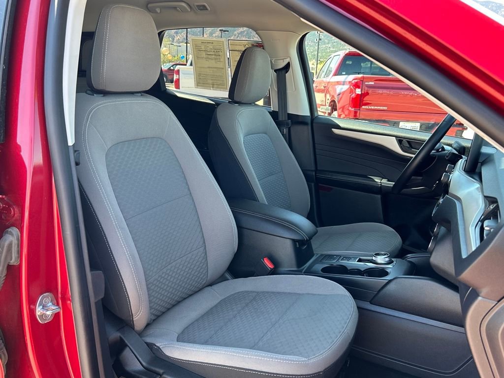 Used 2022 Ford Escape SE w/ SE Sport Appearance Package image 17