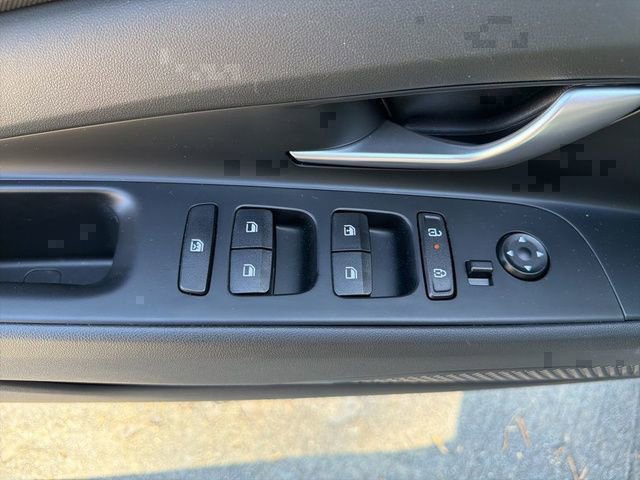 Certified 2025 Hyundai Elantra SE image 17