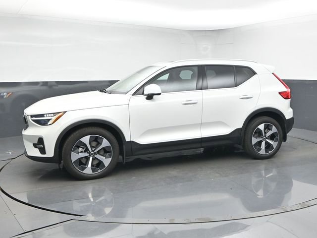 Used 2023 Volvo XC40 B4 Plus w/ Protection Package Premier image 4