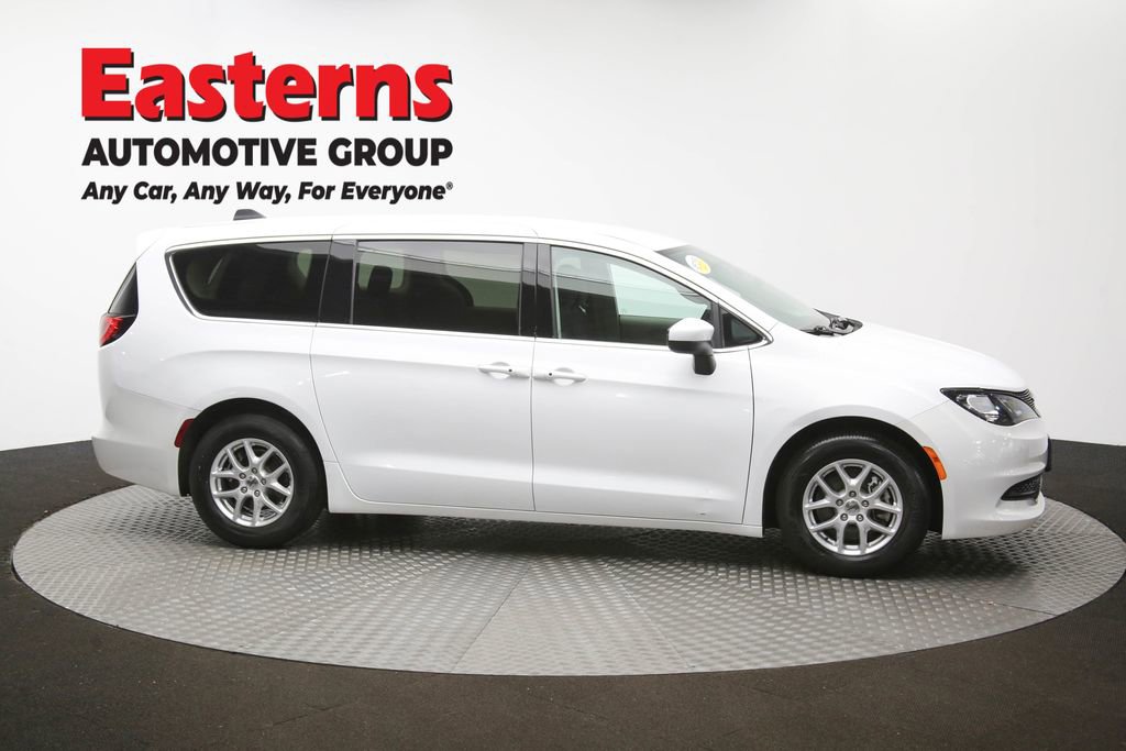 Used 2022 Chrysler Voyager LX image 43