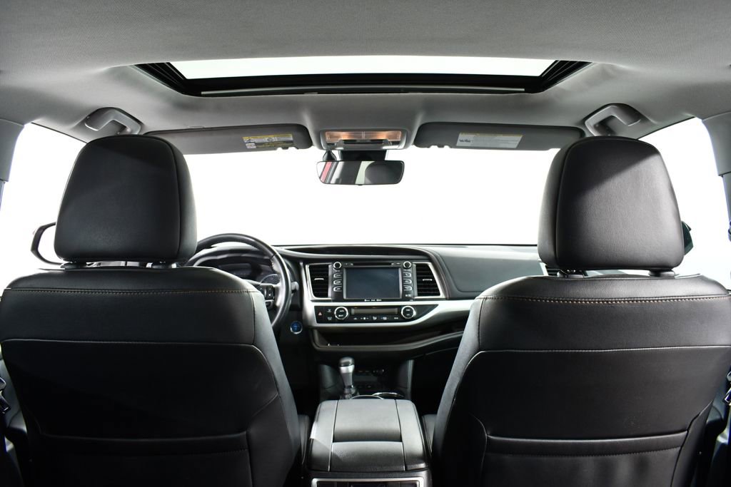 Used 2019 Toyota Highlander XLE AWD/4WD image 17