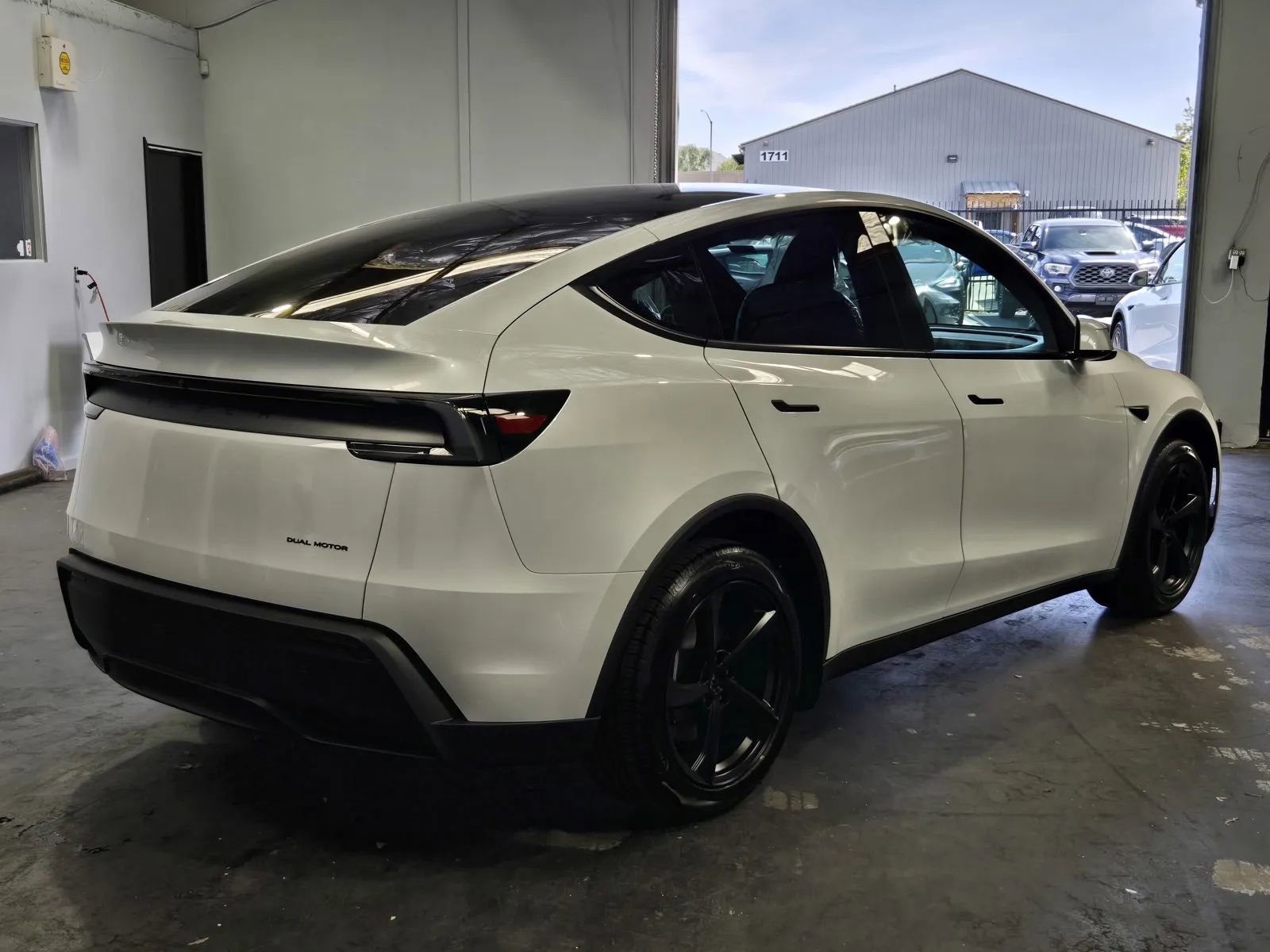 Used 2026 Tesla Model Y Long Range image 4