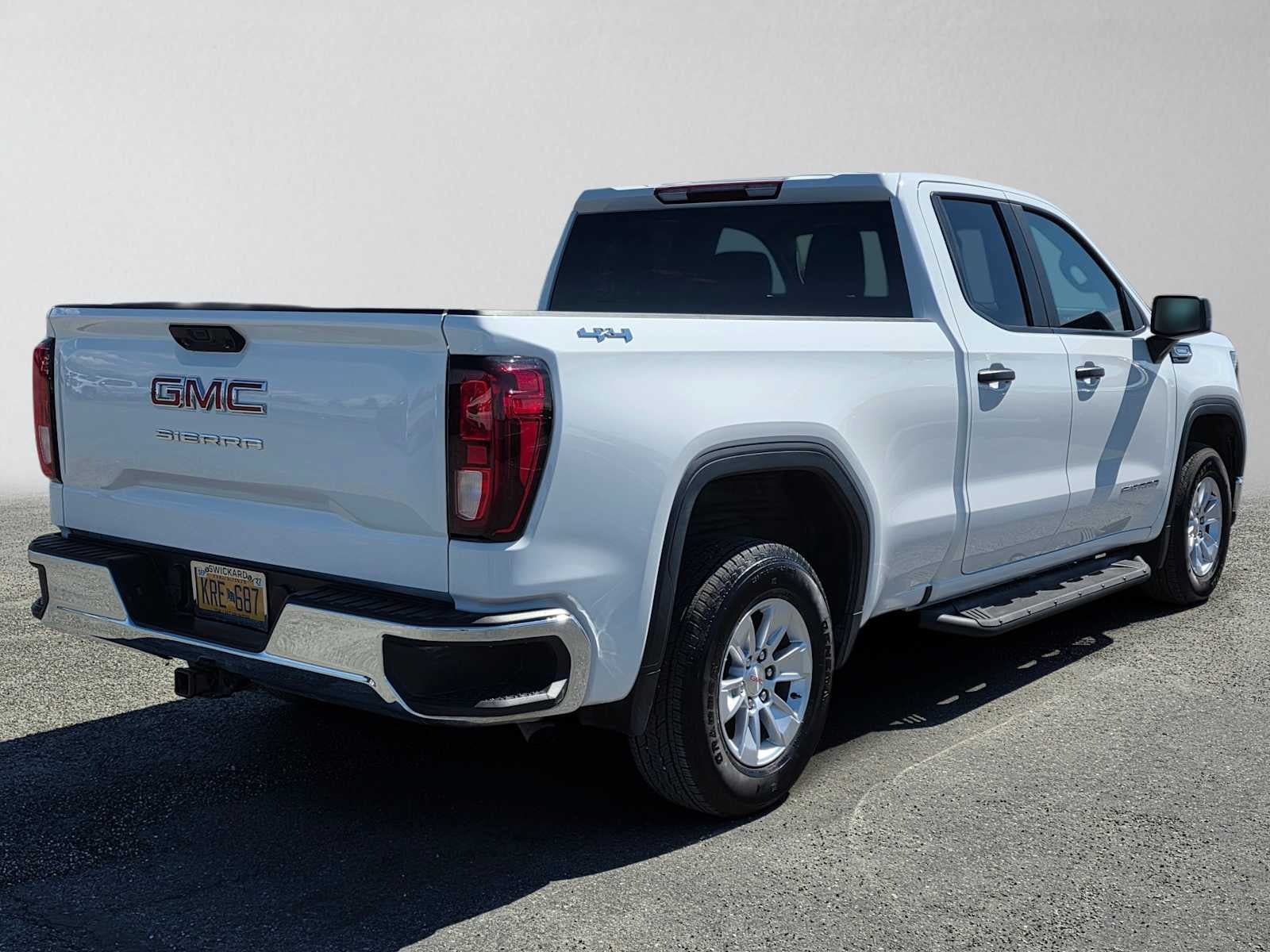 Certified 2025 GMC Sierra 1500 Pro w/ Pro Value Package AWD/4WD image 3