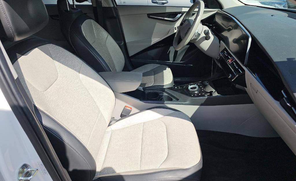 Certified 2023 Kia Niro Wave w/ Wave Preserve Package image 8