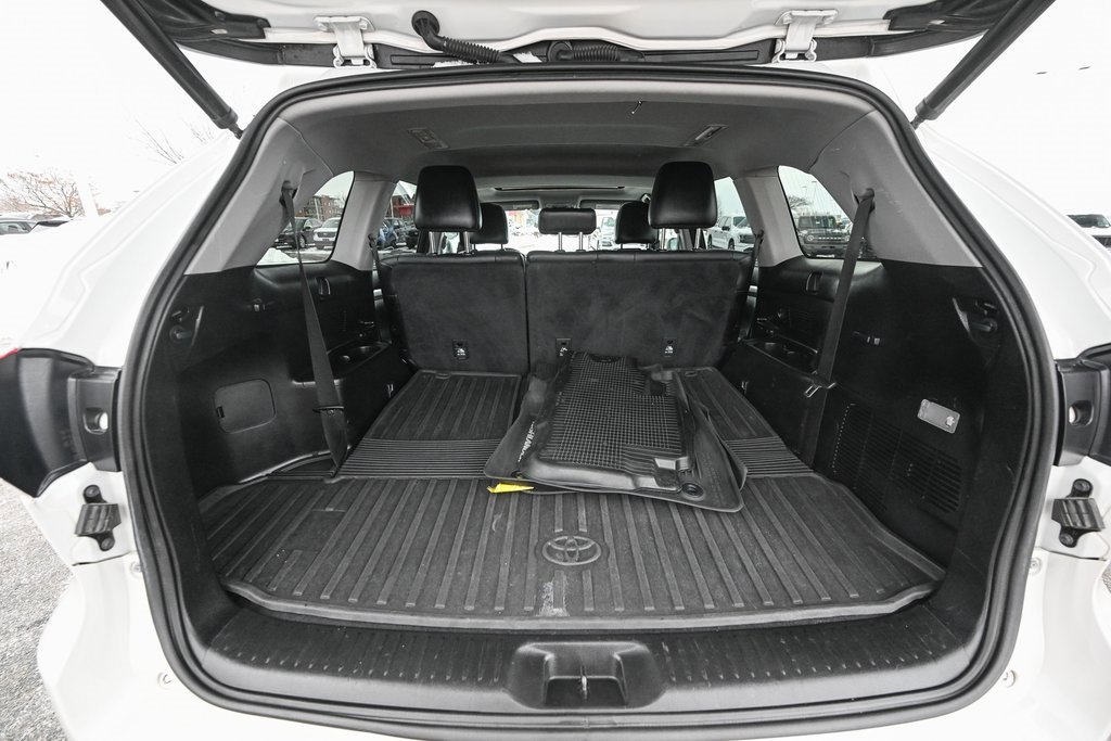 Used 2017 Toyota Highlander XLE image 16