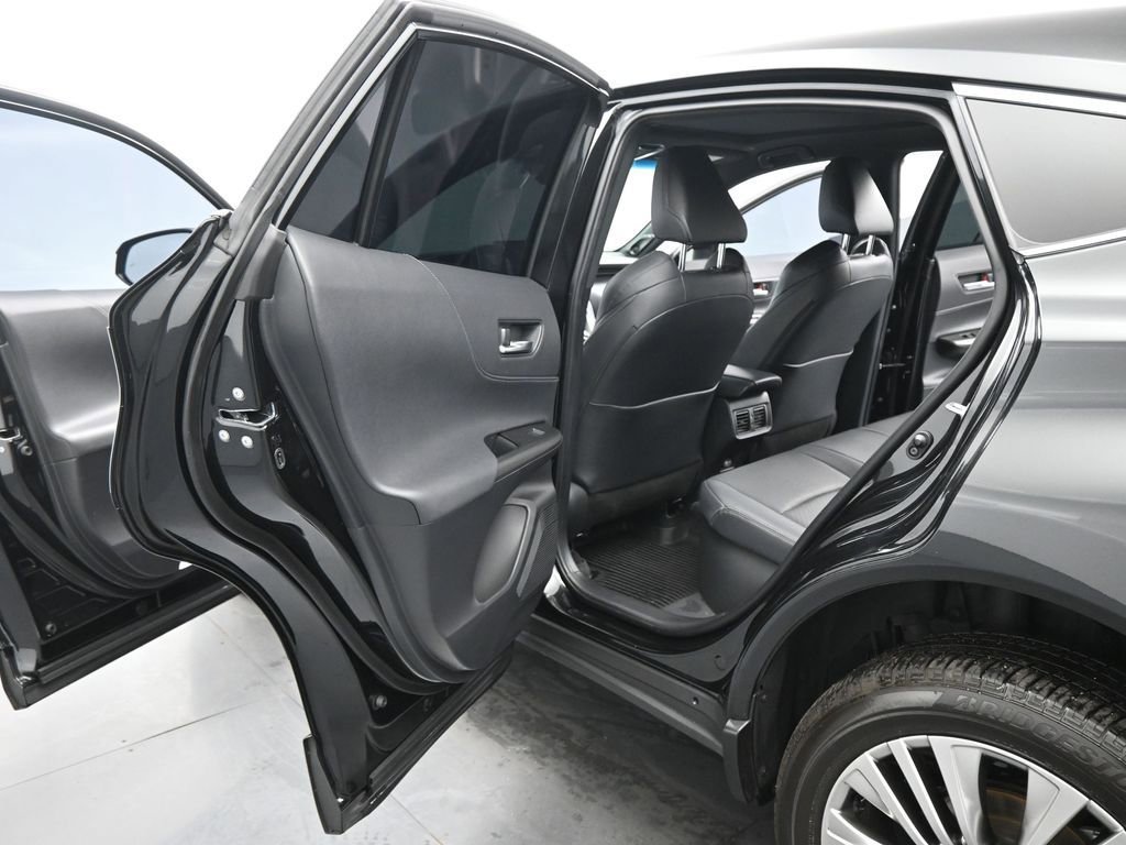 Used 2024 Toyota Venza Limited image 18