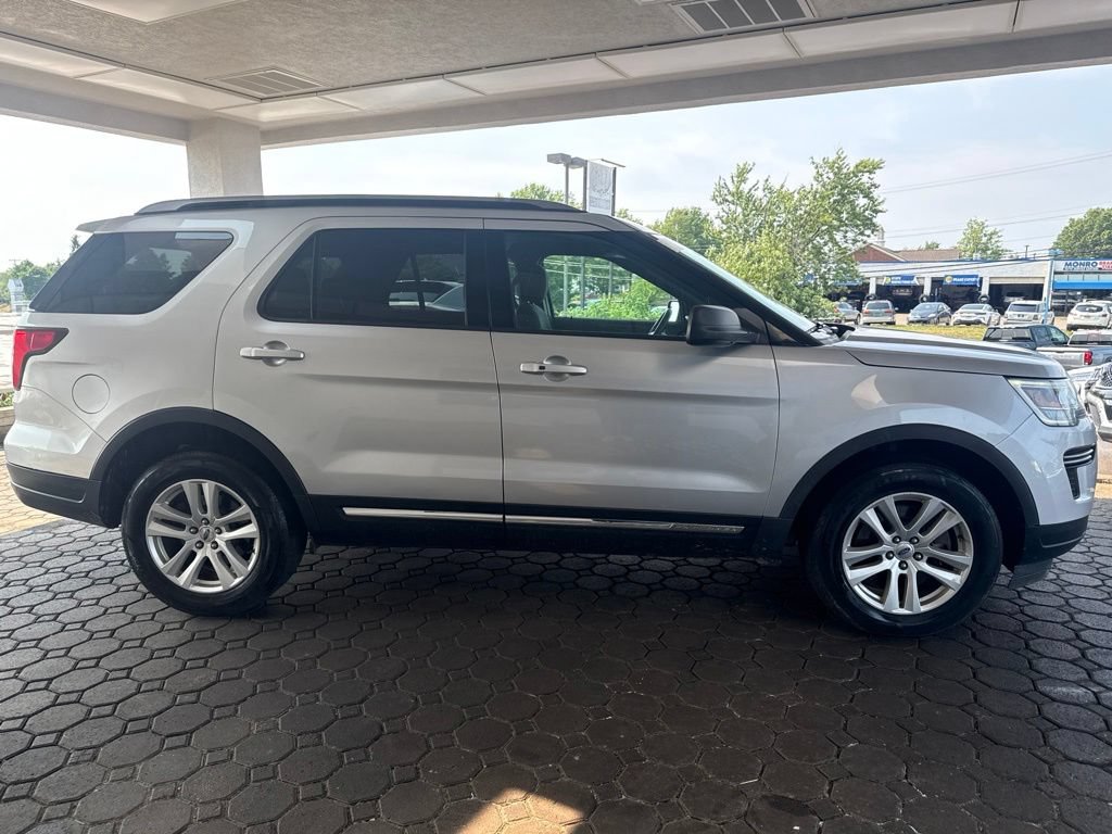 Used 2018 Ford Explorer XLT AWD/4WD image 5