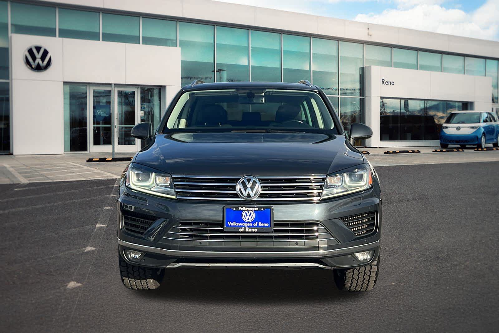Used 2016 Volkswagen Touareg TDI AWD/4WD image 2