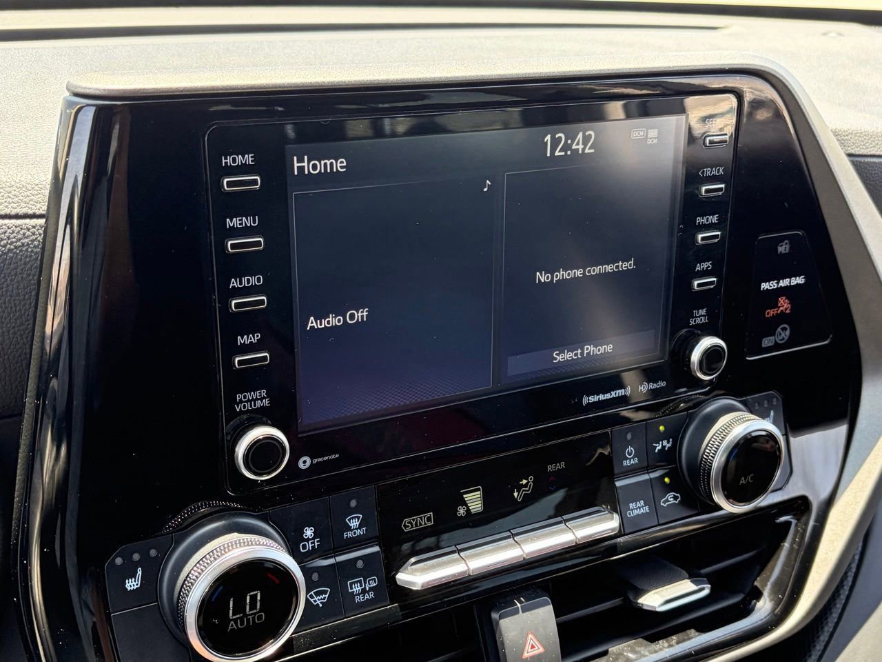 Used 2020 Toyota Highlander XLE FWD image 9
