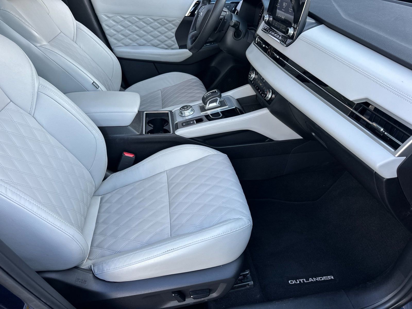 Used 2023 Mitsubishi Outlander AWD image 15