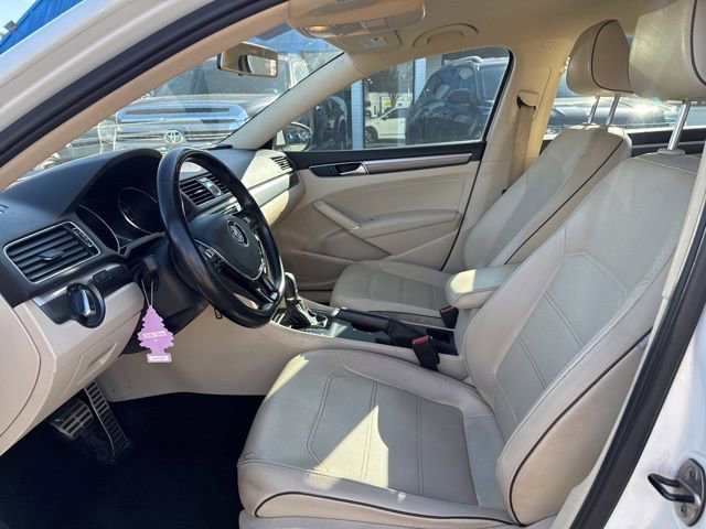 Used 2017 Volkswagen Passat 1.8T R-Line image 9