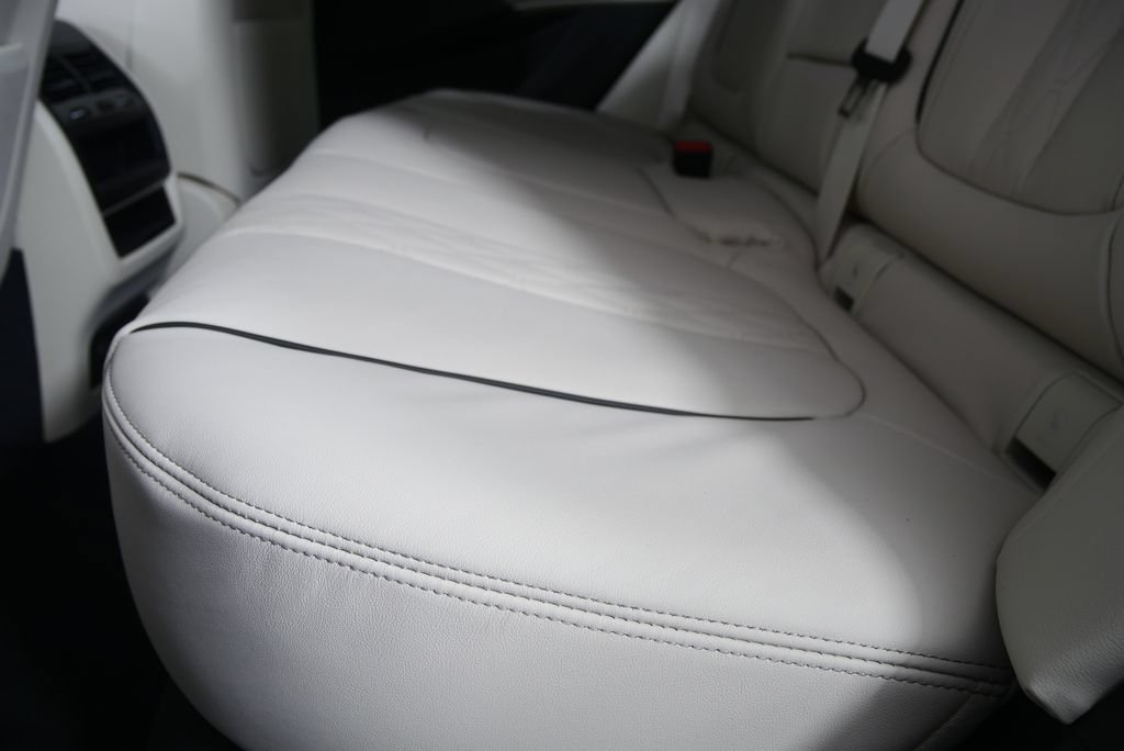 Used 2026 BMW X5 sDrive40i w/ Executive Package RWD image 15