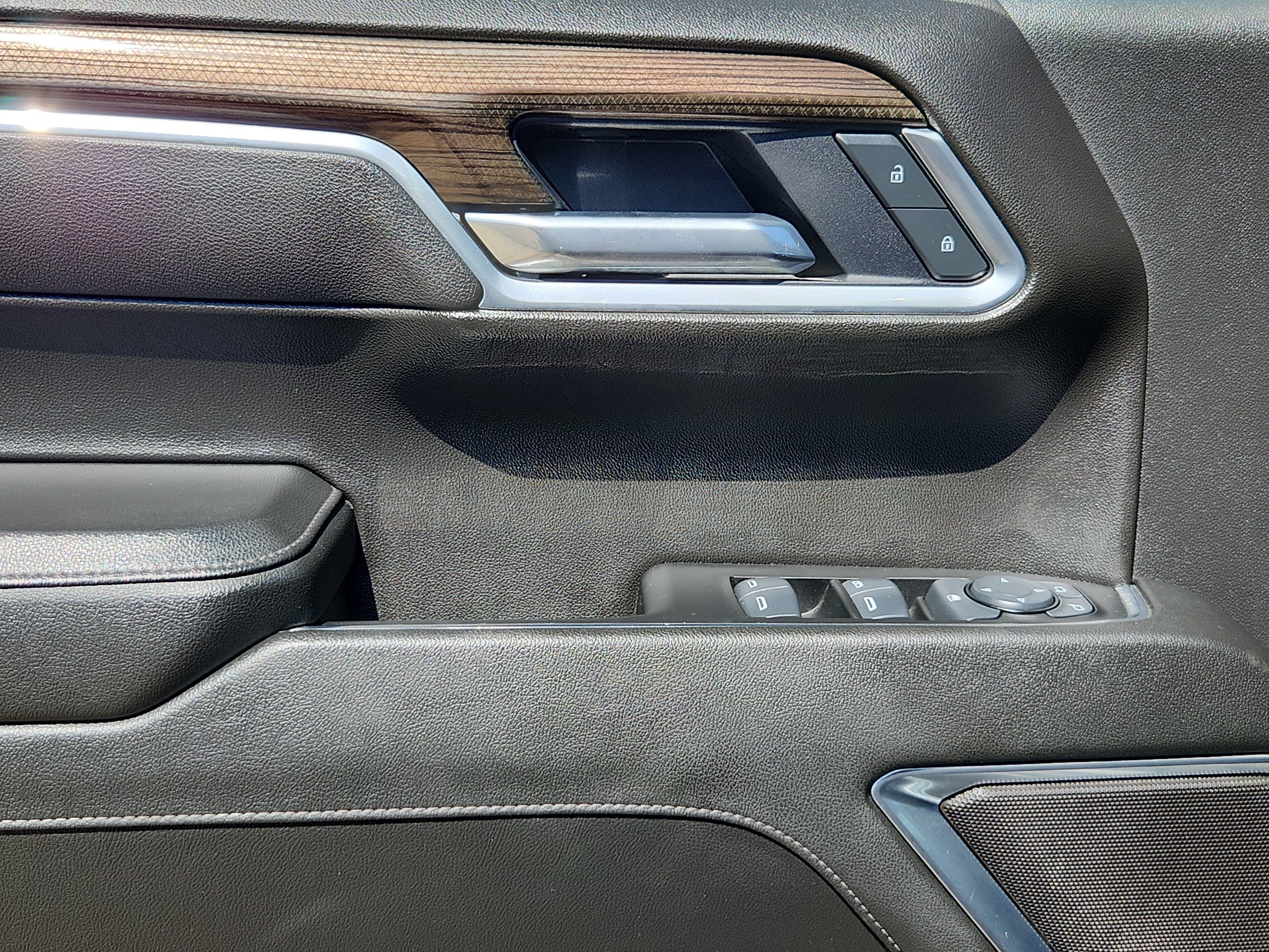 Used 2025 Chevrolet Silverado 1500 LT AWD/4WD image 8