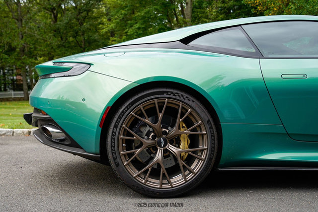 Used 2025 Aston Martin DB12 Coupe image 10