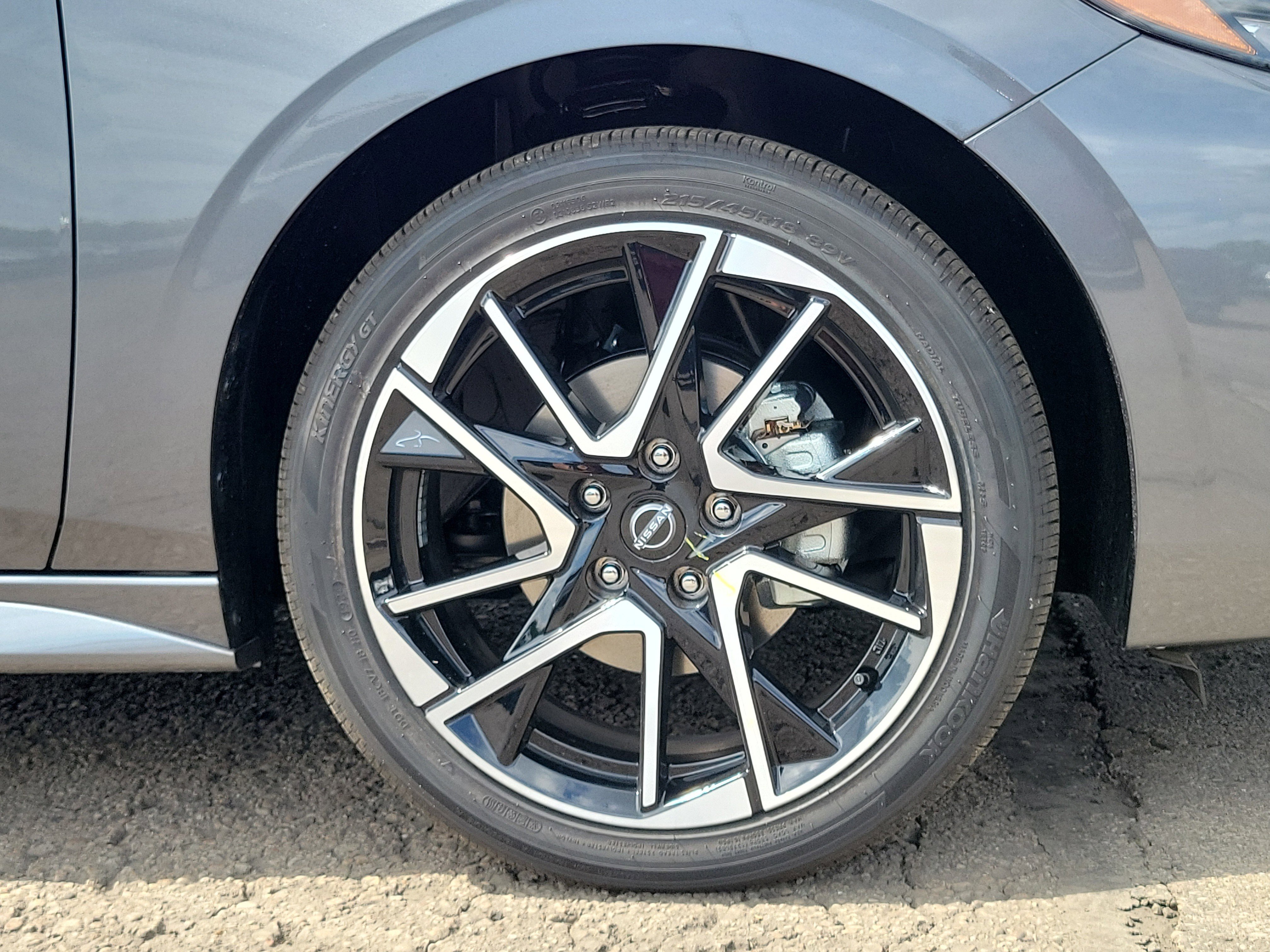 Used 2025 Nissan Sentra SR w/ SR Premium Package image 5