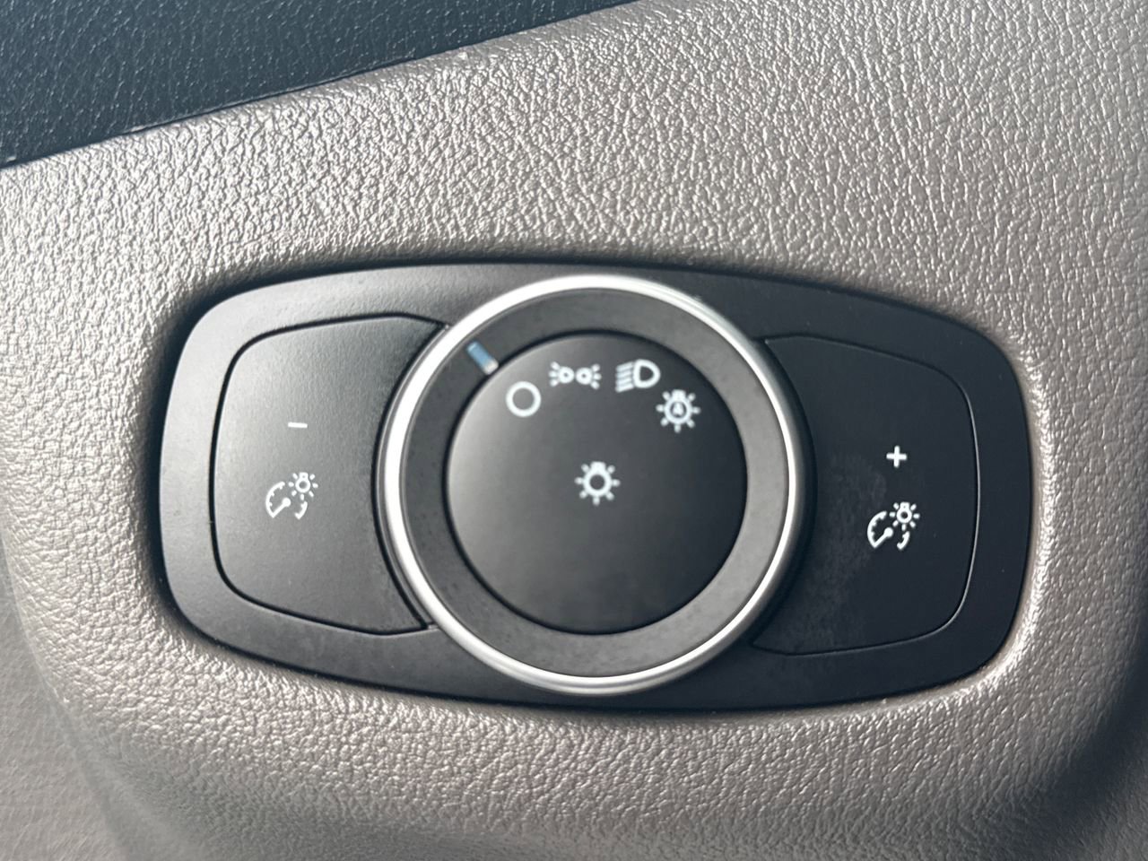 Used 2023 Ford Transit Connect XL image 19