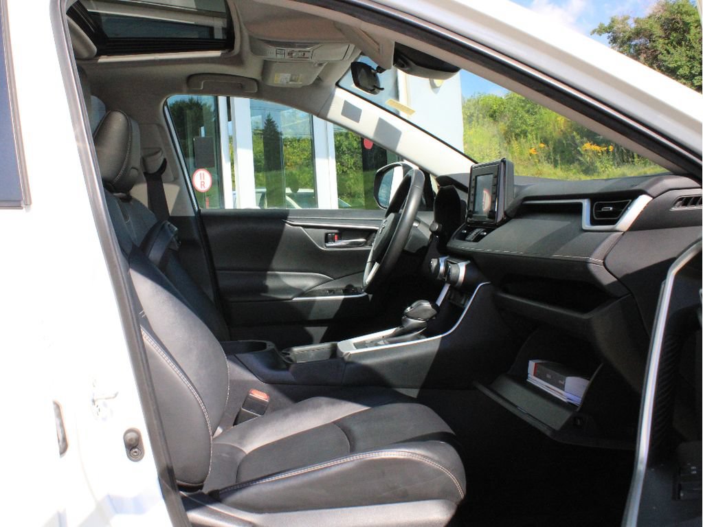 Used 2021 Toyota RAV4 XLE Premium AWD/4WD image 25