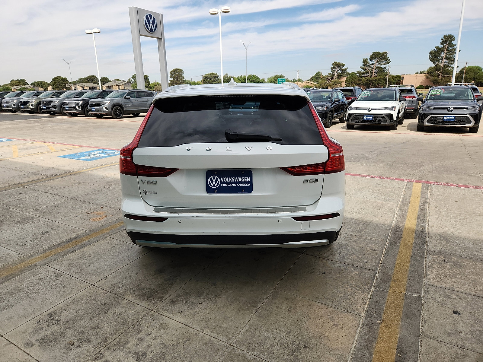 Used 2025 Volvo V60 B5 Cross Country Plus AWD/4WD image 6