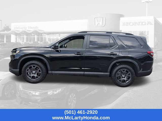 Certified 2025 Honda Pilot TrailSport image 3