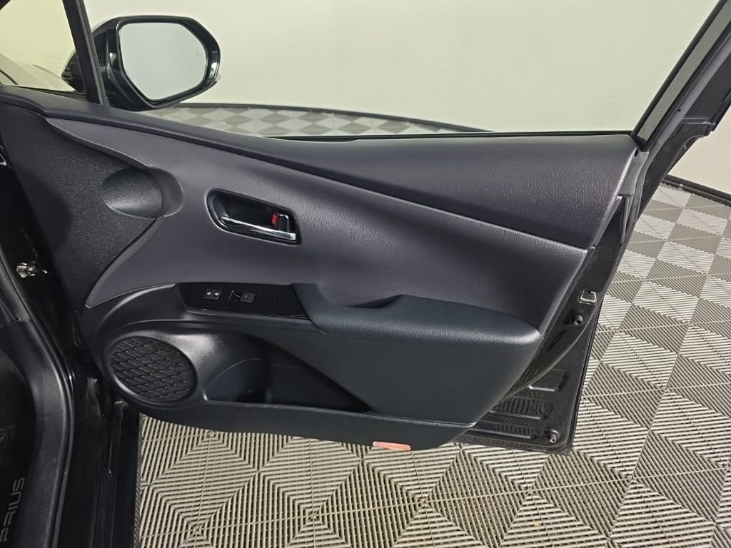 Used 2019 Toyota Prius XLE image 35