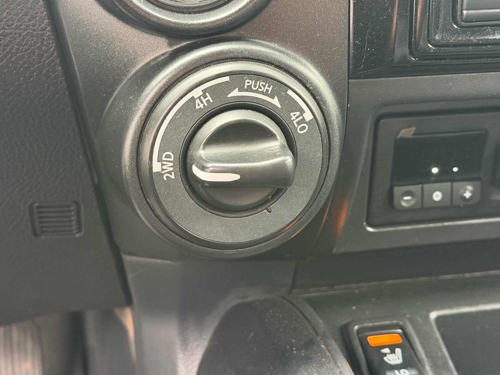 Used 2023 Nissan Titan SV w/ SV Convenience Package AWD/4WD image 31