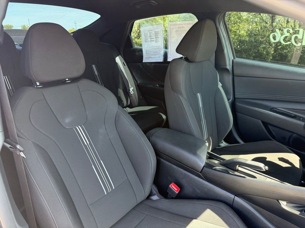 Used 2025 Hyundai Elantra Sport FWD image 21