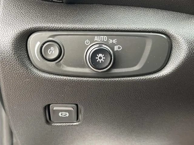 Used 2025 Chevrolet Blazer LT FWD image 37