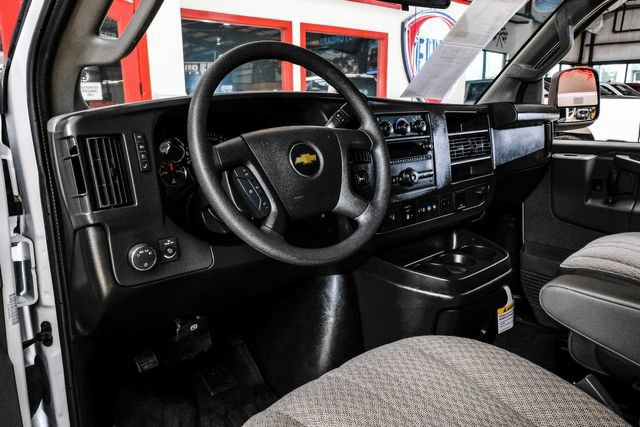 Used 2025 Chevrolet Express 3500 LT w/ LT Preferred Equipment Group RWD image 5