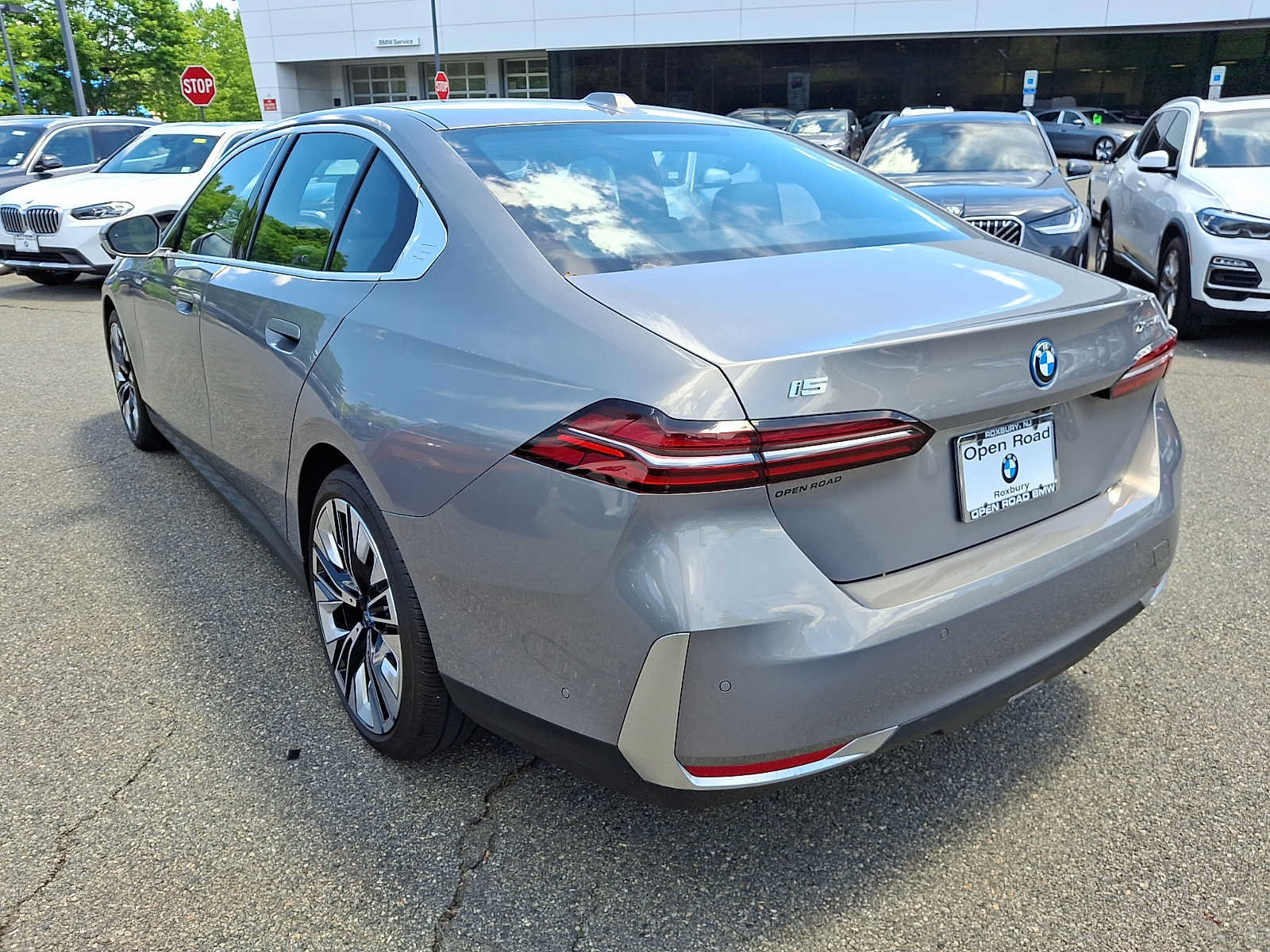 Used 2025 BMW i5 xDrive40 w/ Premium Package AWD/4WD image 5