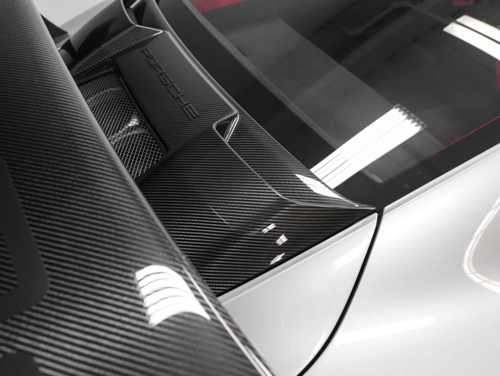 Certified 2018 Porsche 911 GT2 RS RWD image 20